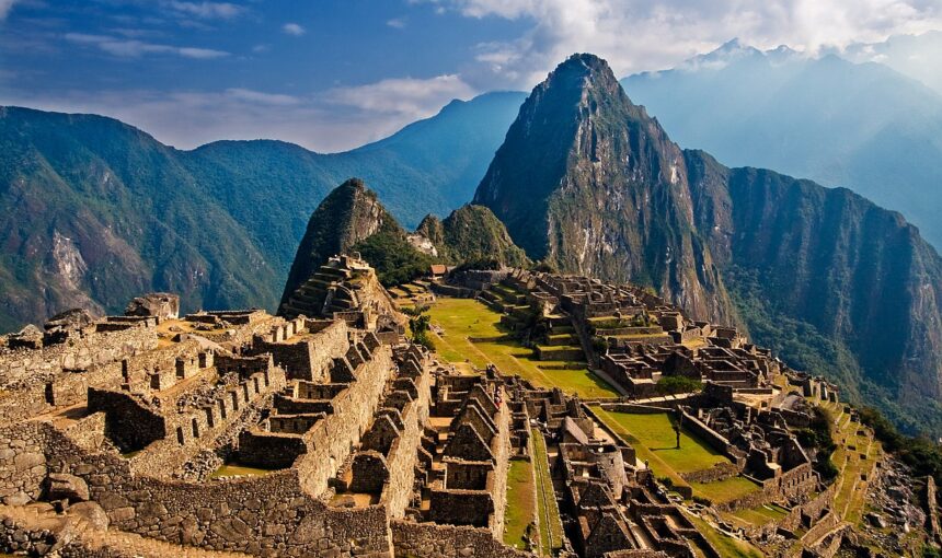 Tracking Machu Picchu: A Comprehensive Guide